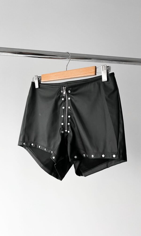 short con tachas