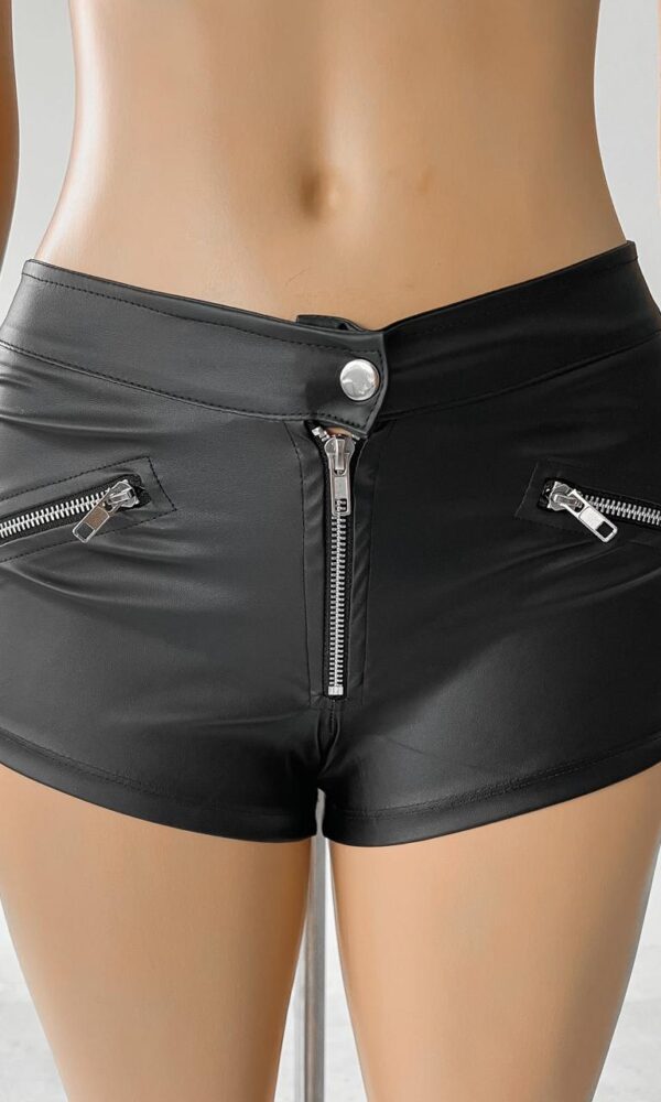 short cuerina con boton